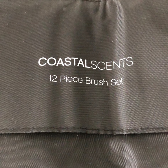 FREE W PURCHASE Makeup Brush Holder - Picture 3 of 7